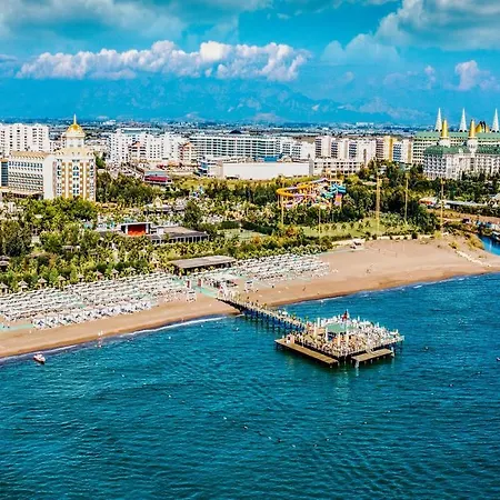 Üdülőközpont Delphin Be Grand